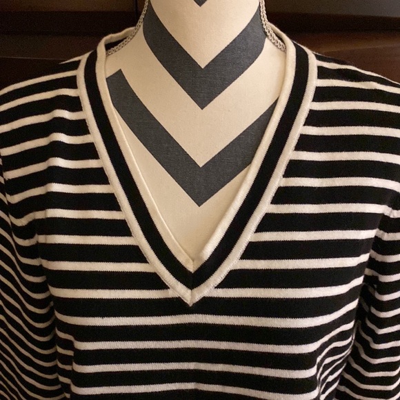 Jones New York Signature Top - Picture 3 of 4